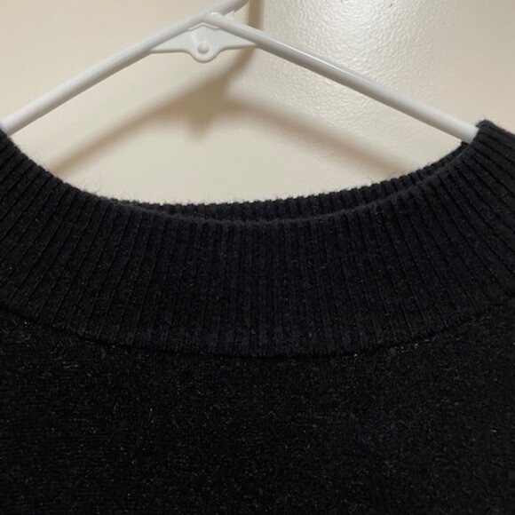 P. Luca Milano black and white poncho/cape/wrap with sleeves. - Picture 4 of 7